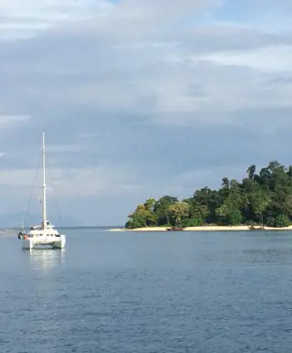 Hilf mit beim Segeln